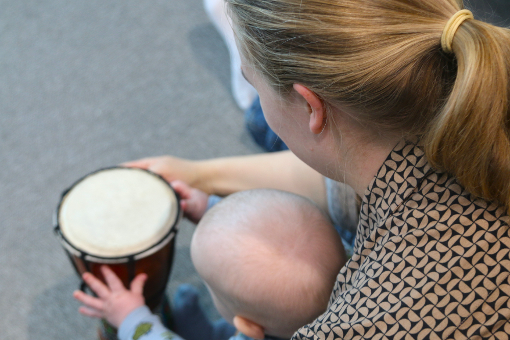 Mor og baby på babysang